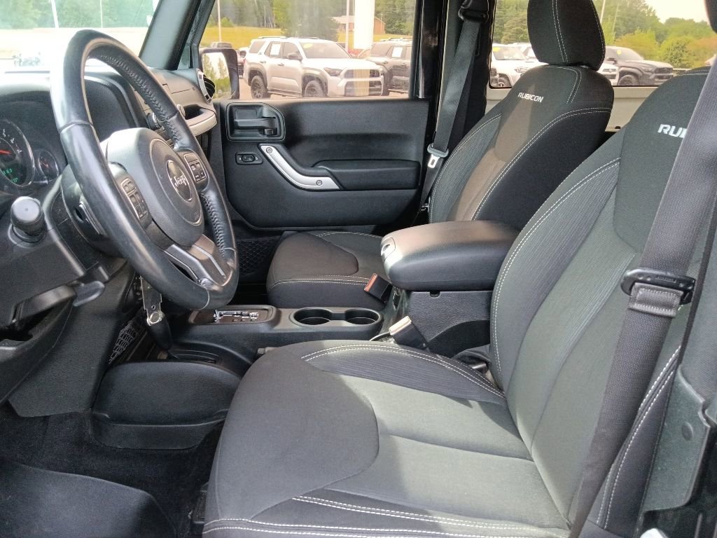 Used 2017 Jeep Wrangler Rubicon w/ Power Convenience Group AWD/4WD image 14
