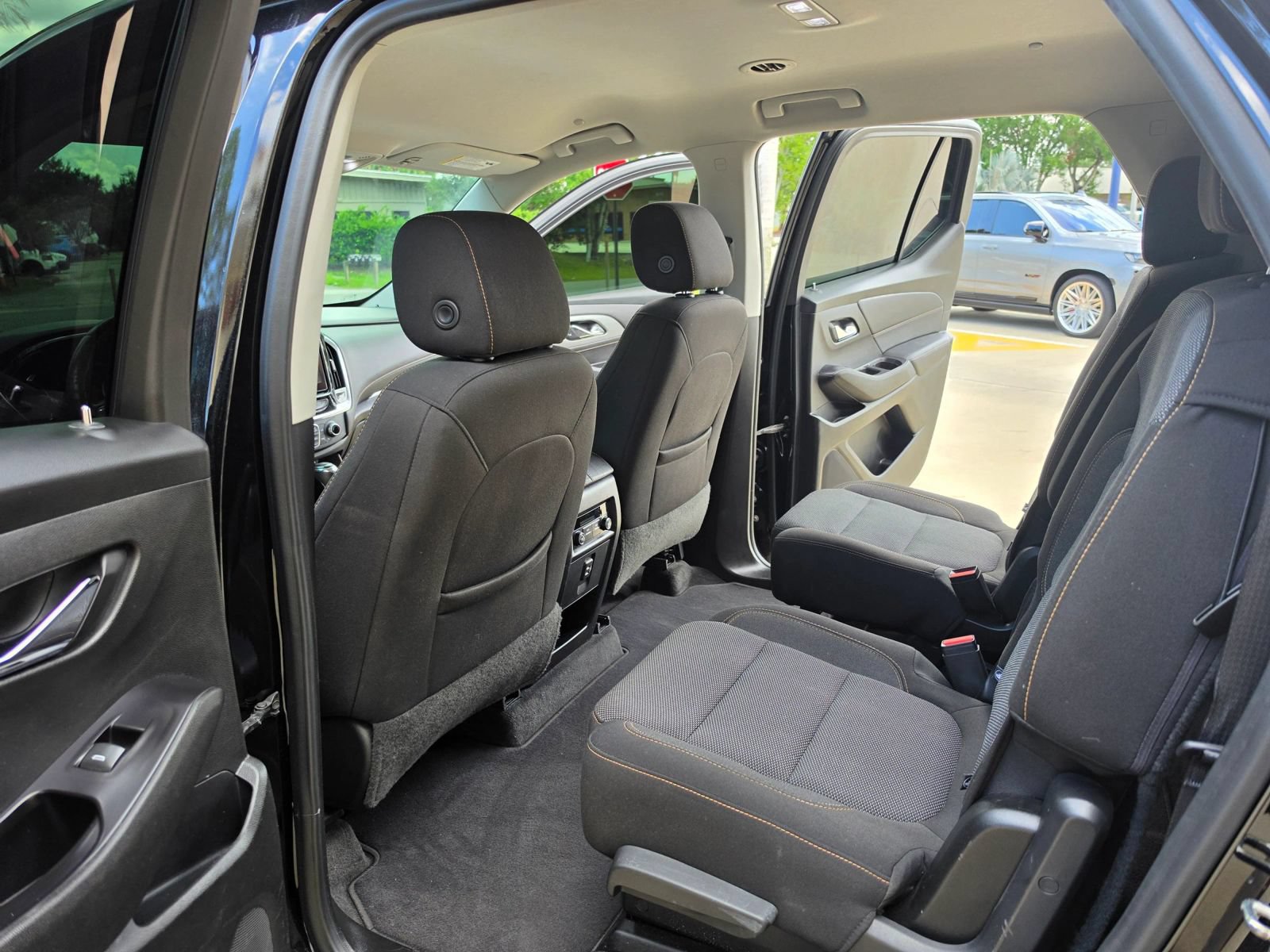 Used 2020 Chevrolet Traverse LT FWD image 17