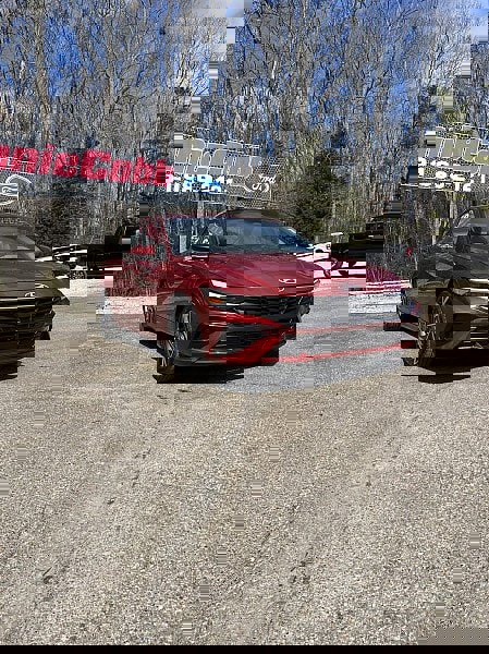 Used 2025 Hyundai Elantra SEL image 1