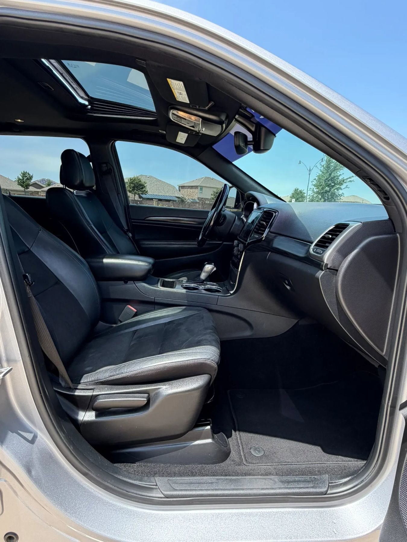 Used 2020 Jeep Grand Cherokee Altitude AWD/4WD image 29