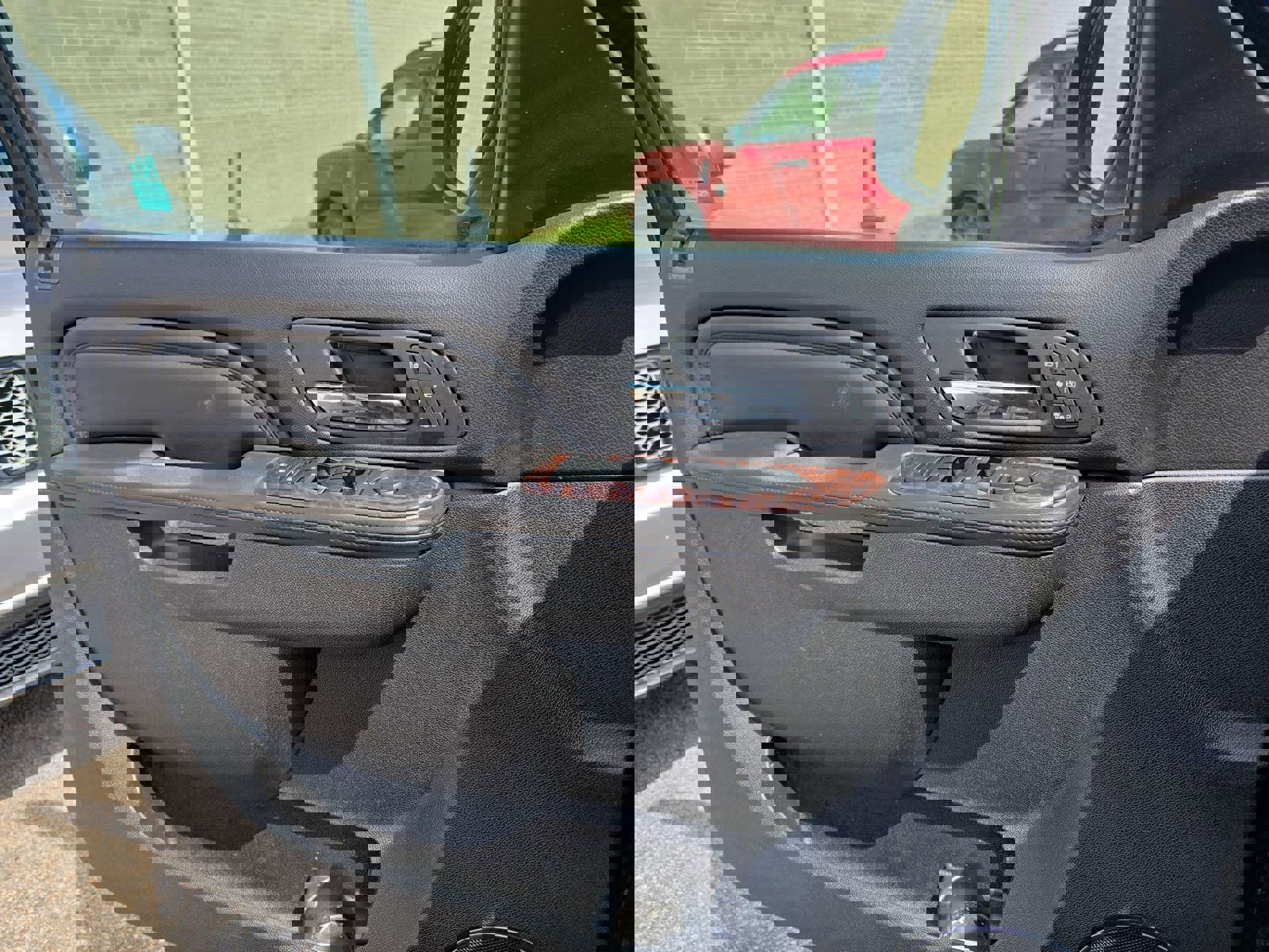 Used 2012 GMC Yukon XL Denali image 29