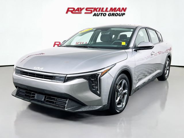 Used 2025 Kia K4 LXS image 3