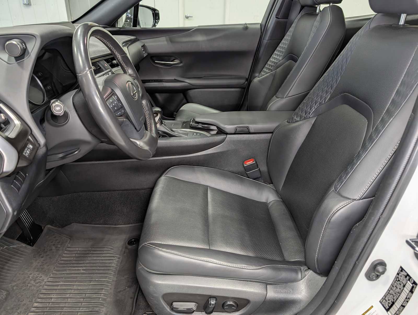 Used 2020 Lexus UX 250h w/ Premium Package image 4