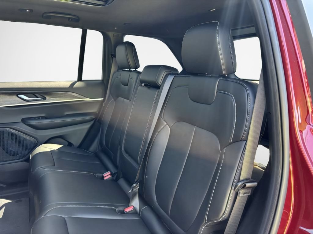New 2025 Jeep Grand Cherokee Limited w/ Black Appearance Package AWD/4WD image 39