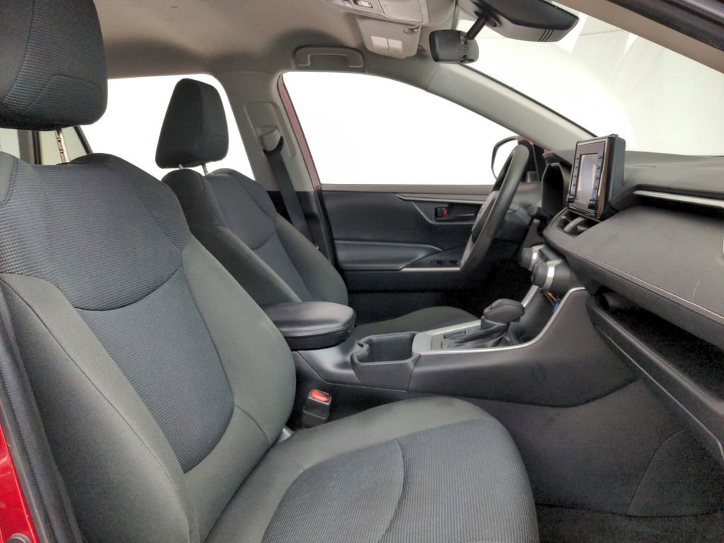 Used 2022 Toyota RAV4 LE AWD/4WD image 29