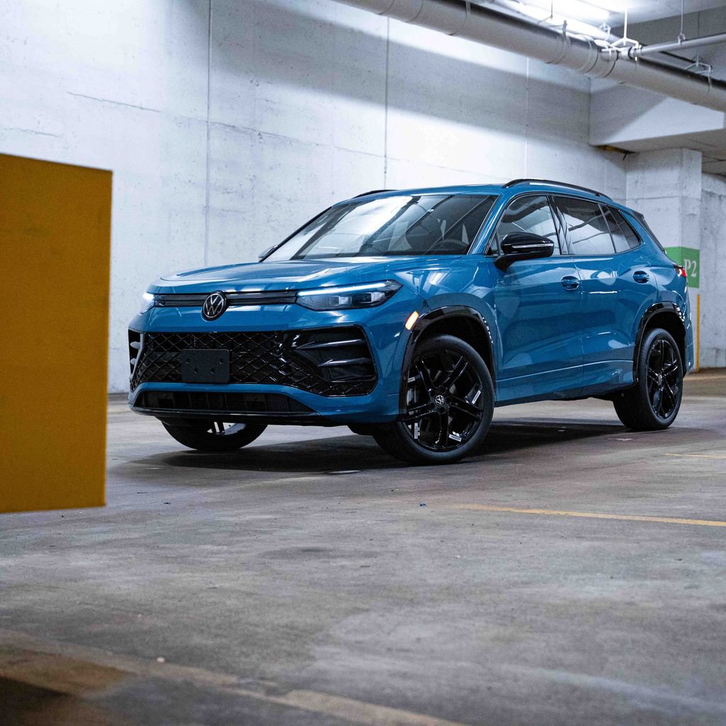 New 2026 Volkswagen Tiguan SE R-Line AWD/4WD image 1
