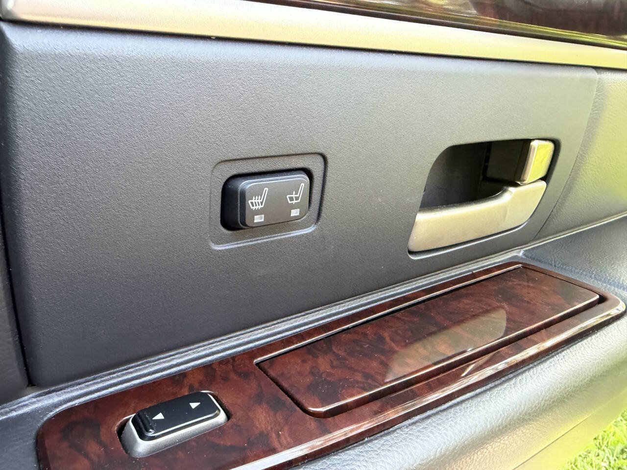 Used 2006 Lincoln Town Car Signature L RWD image 16