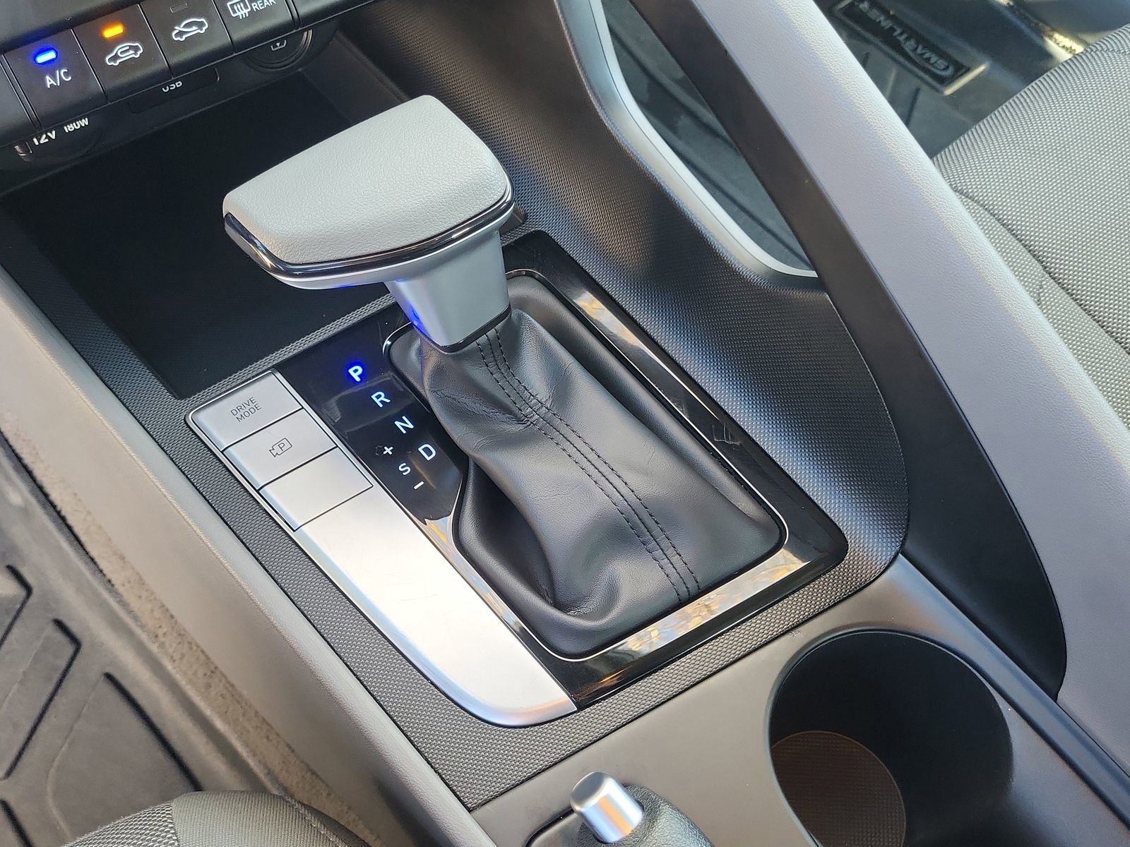 Used 2023 Hyundai Elantra SE image 23