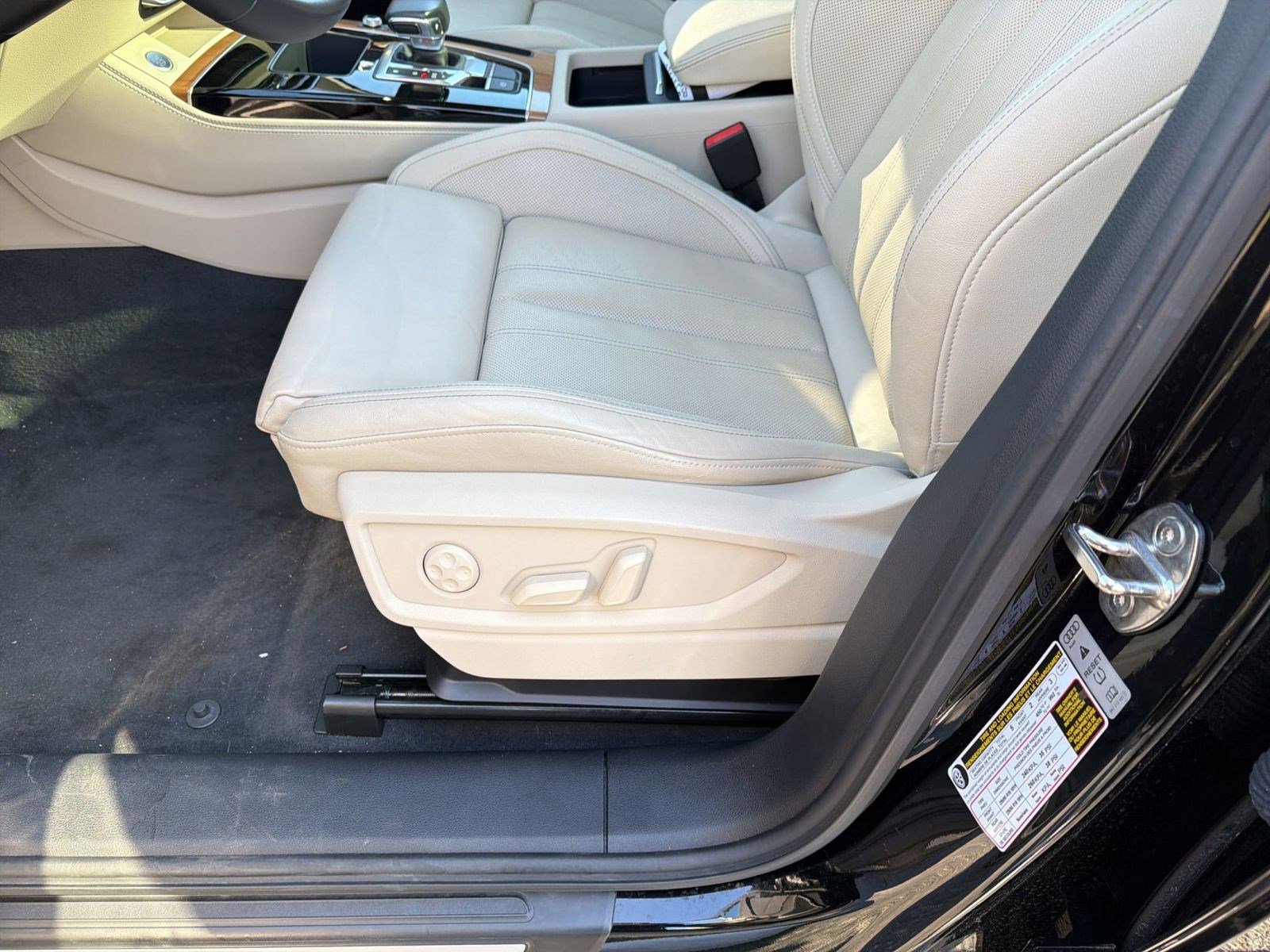 Used 2022 Audi Q5 e Premium Plus w/ Premium Plus Package image 14