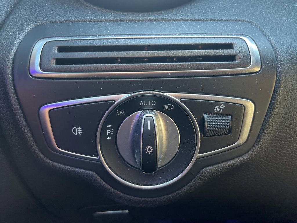 Used 2020 Mercedes-Benz C 300 Sedan image 23