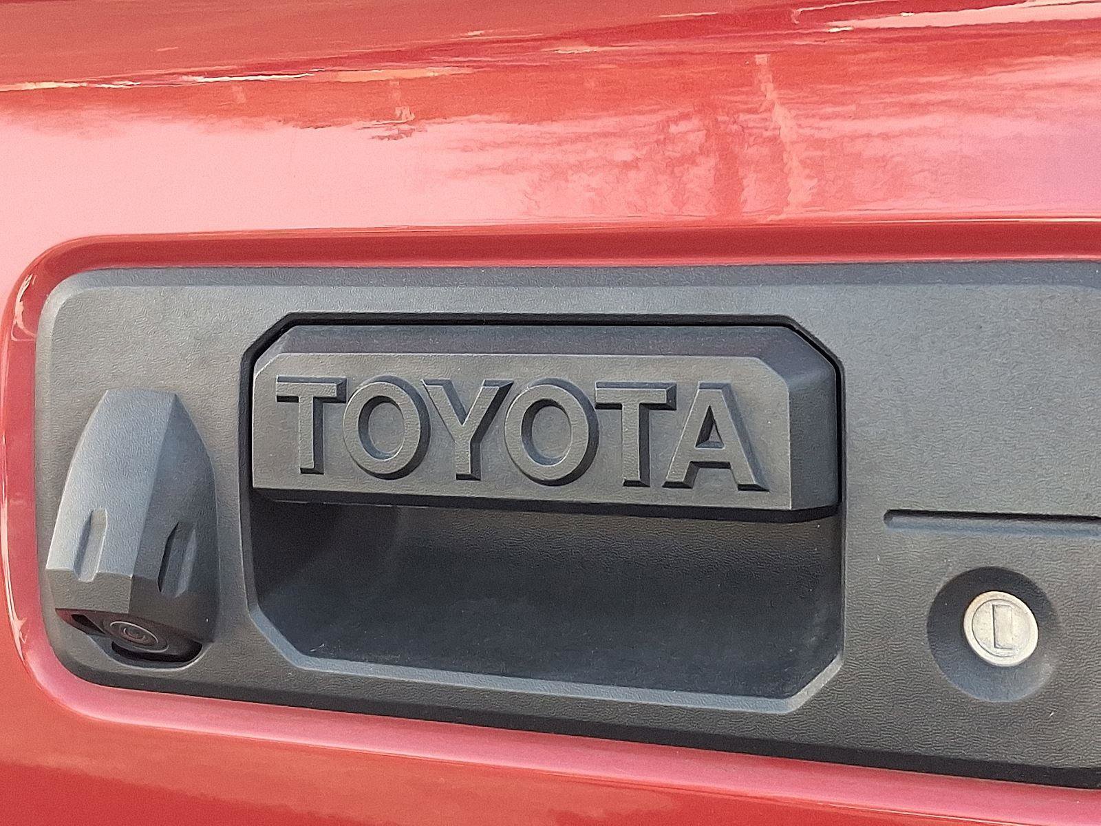 Used 2018 Toyota Tacoma Limited image 30