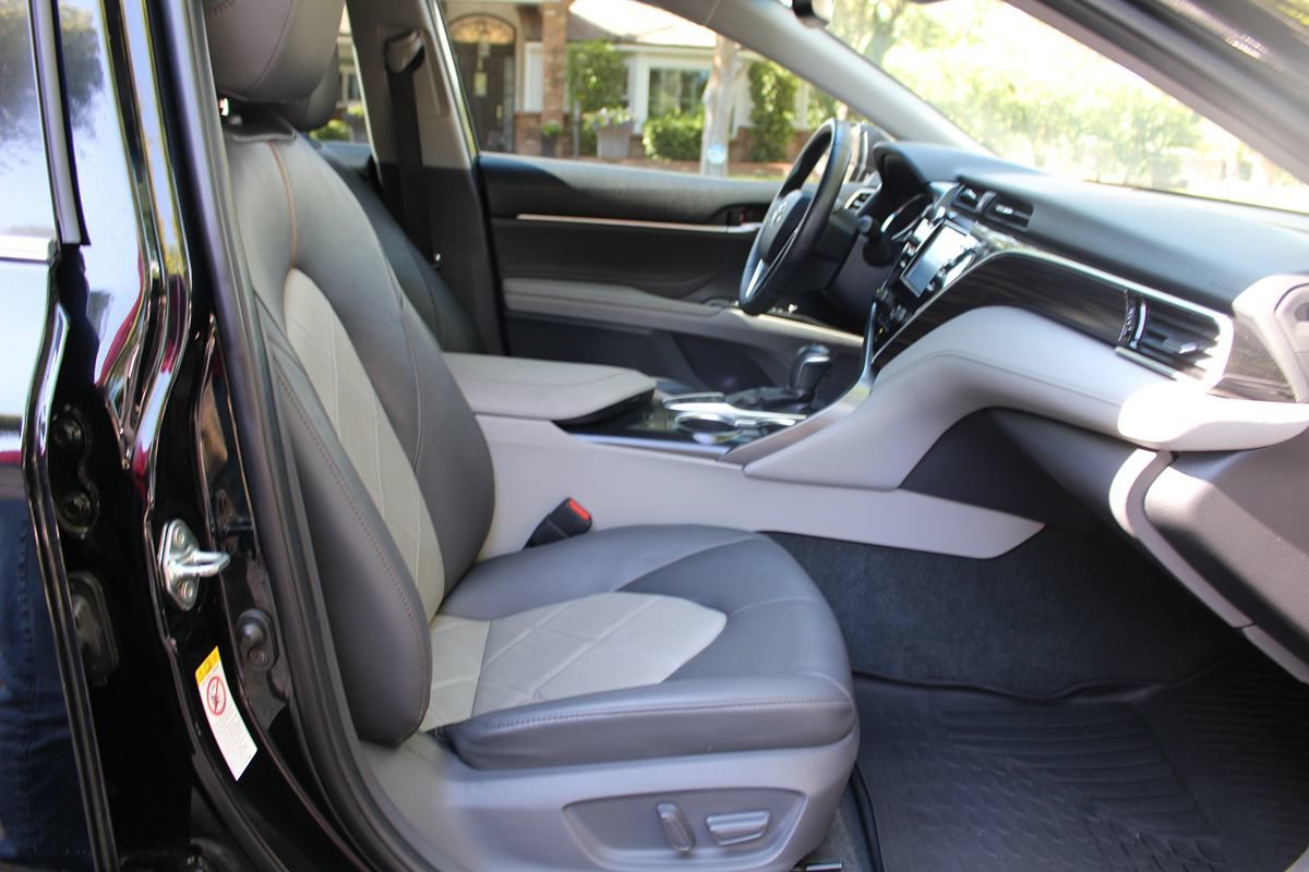Used 2018 Toyota Camry XLE FWD image 17
