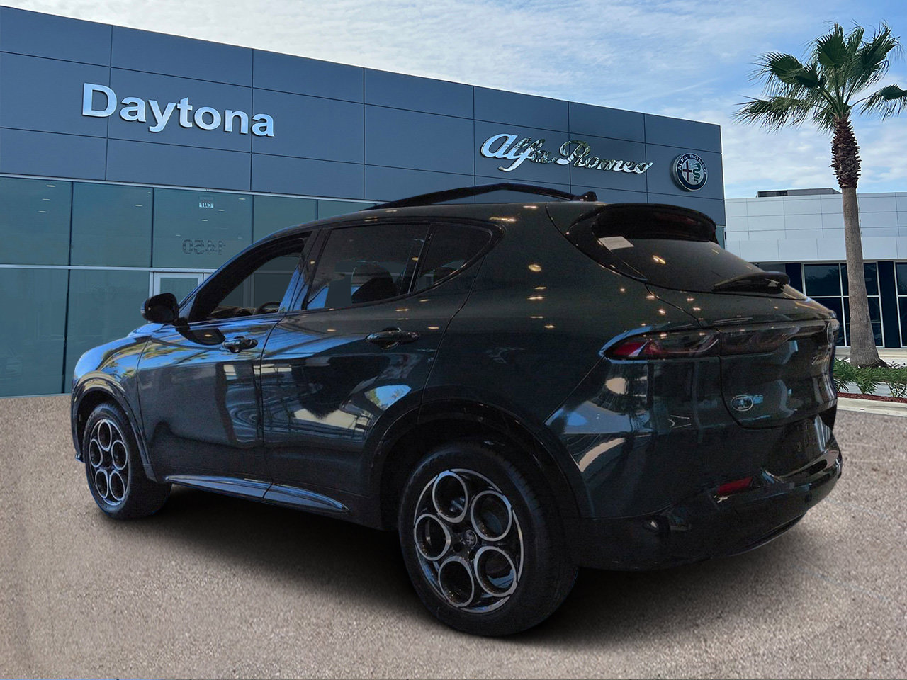 New 2026 Alfa Romeo Tonale w/ Black Premium Package AWD/4WD image 5