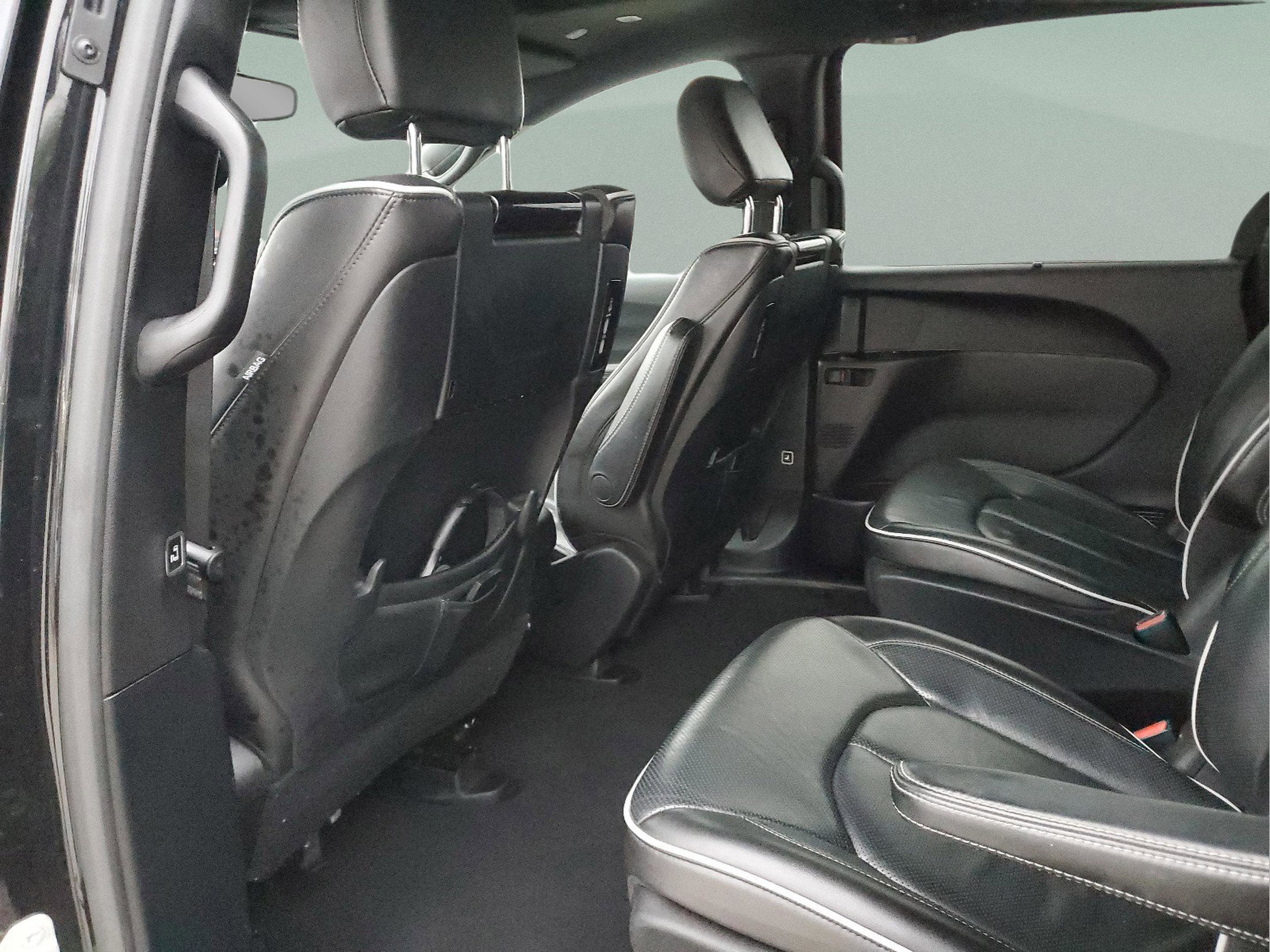 Used 2021 Chrysler Pacifica Limited w/ Uconnect Theater Family Group image 20