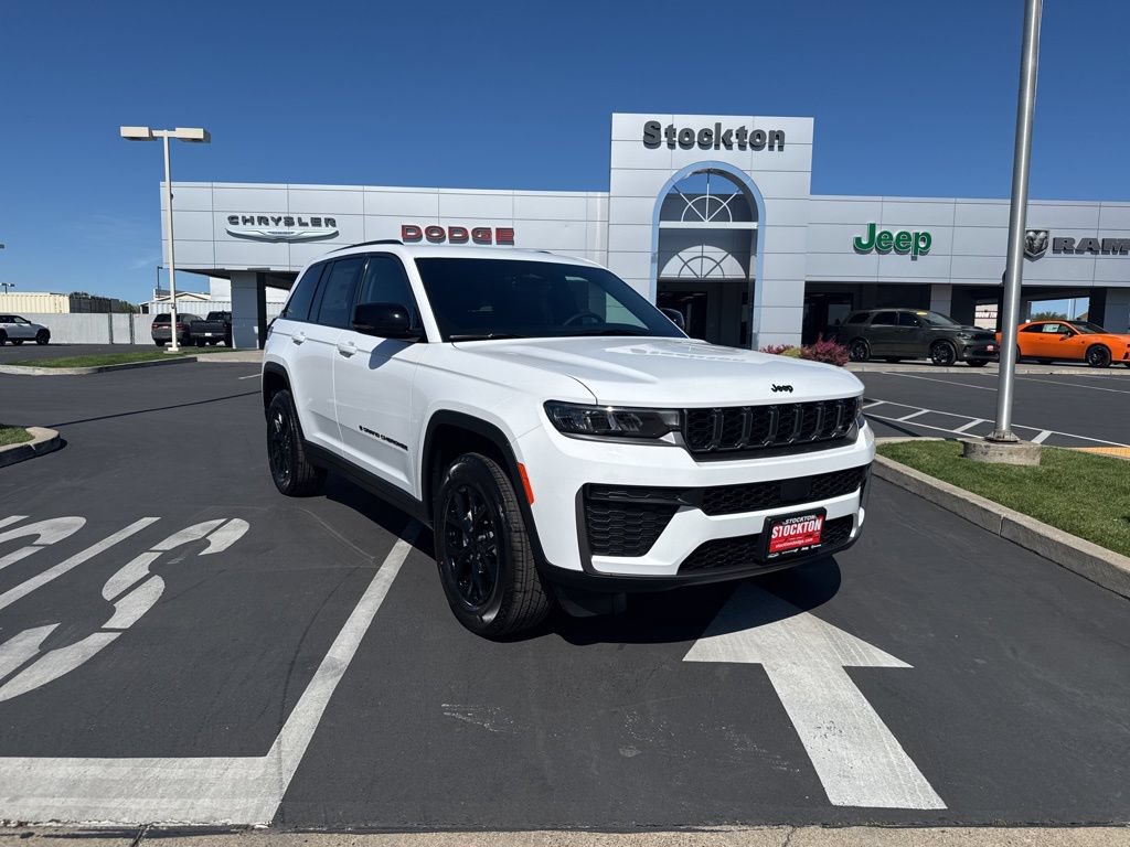 New 2026 Jeep Grand Cherokee Altitude AWD/4WD image 2
