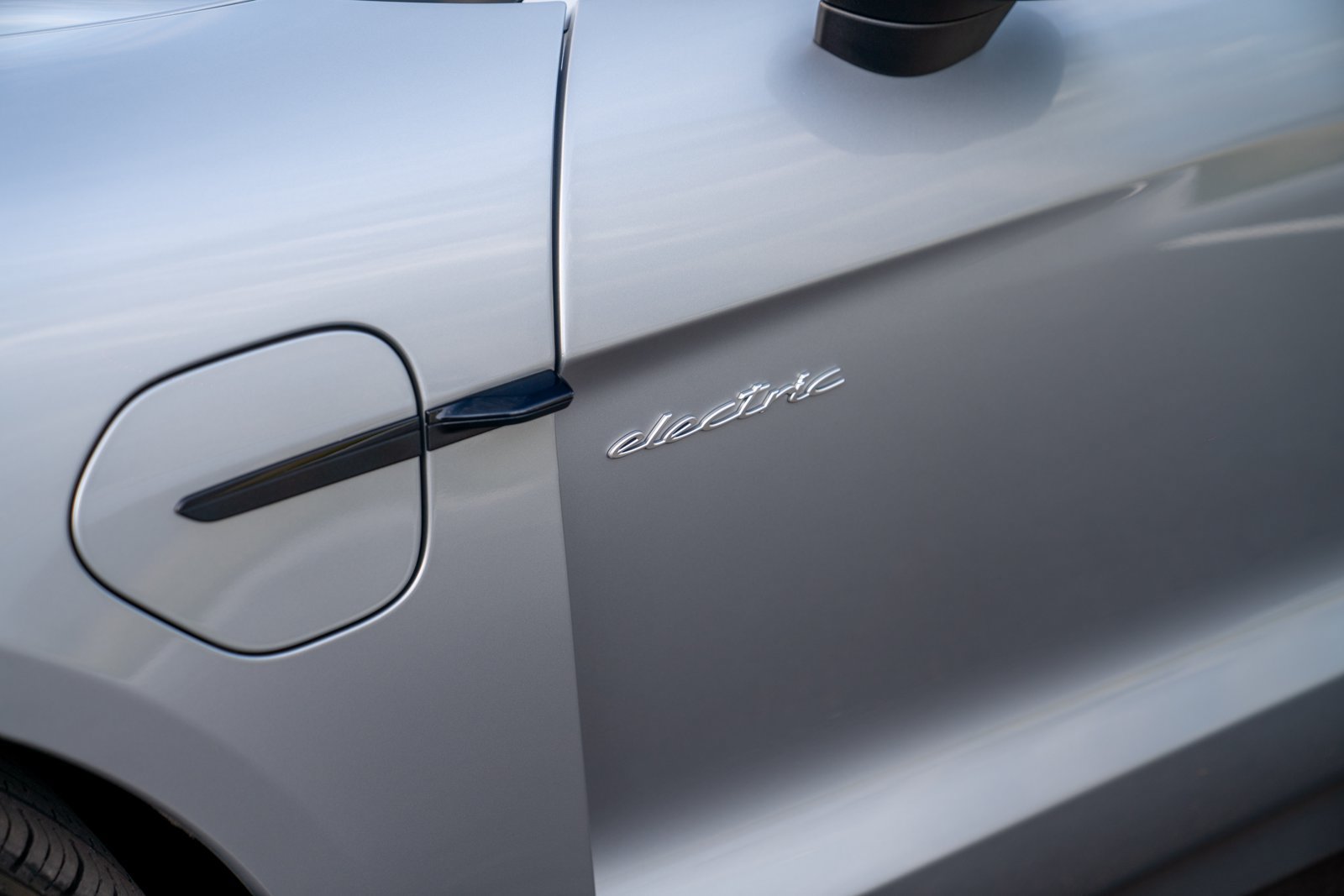Certified 2025 Porsche Taycan AWD/4WD image 29