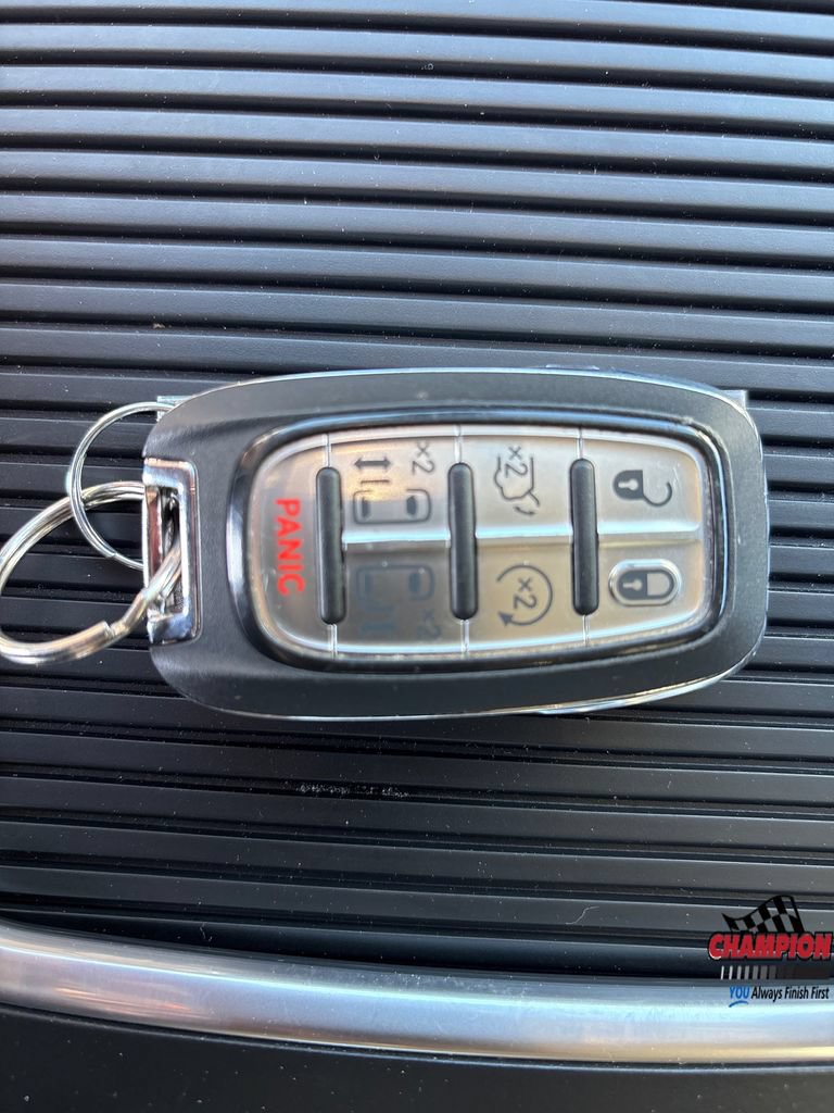 Used 2023 Chrysler Pacifica Touring-L FWD image 14
