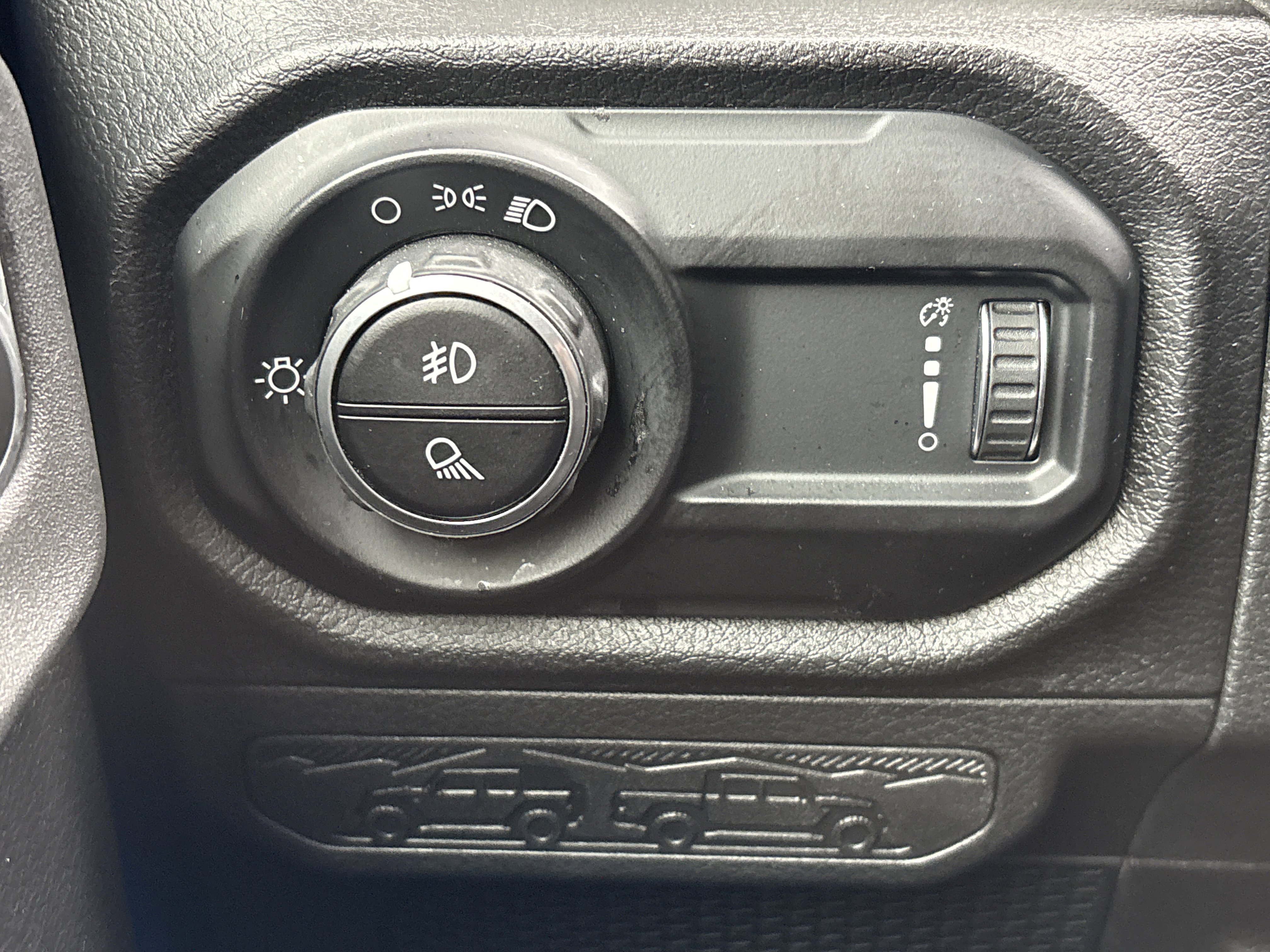 Certified 2025 Jeep Gladiator Nighthawk image 31