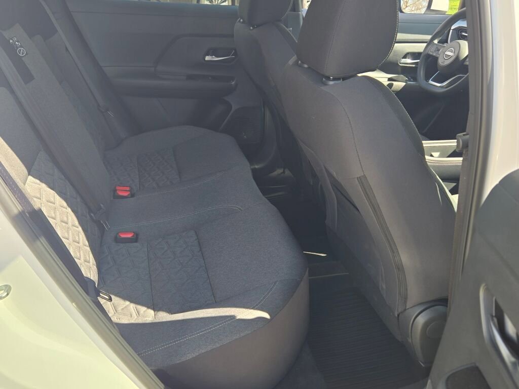 Used 2025 Nissan Kicks SV AWD/4WD image 8