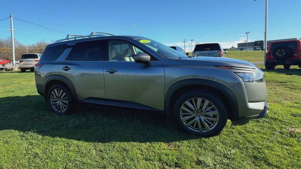 Used 2025 Nissan Pathfinder SL w/ SL Premium Package image 9