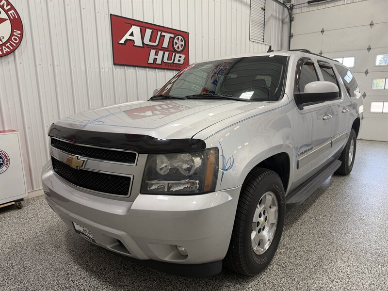 Used 2011 Chevrolet Suburban LS RWD image 2