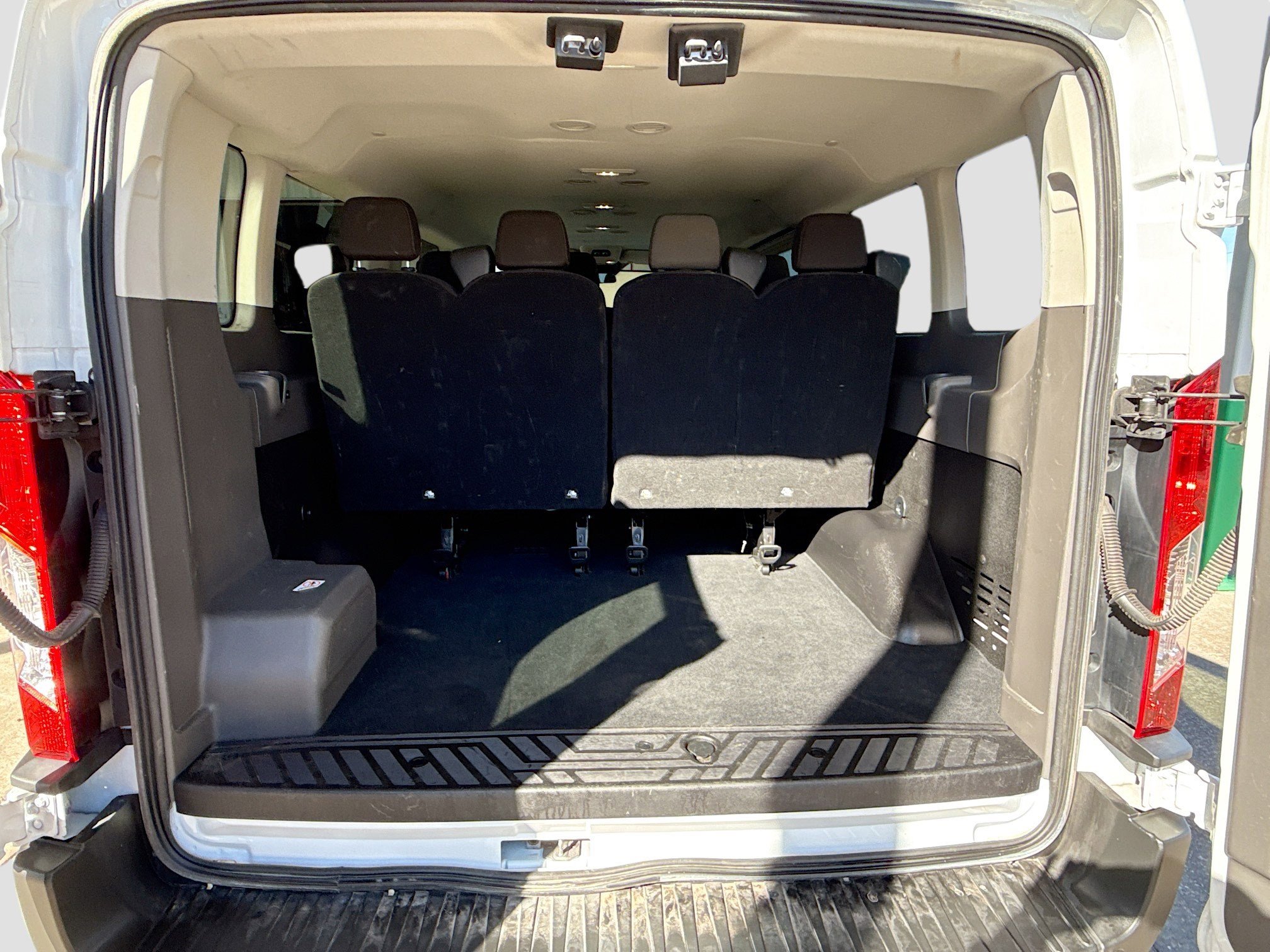 Used 2023 Ford Transit 350 XLT image 31