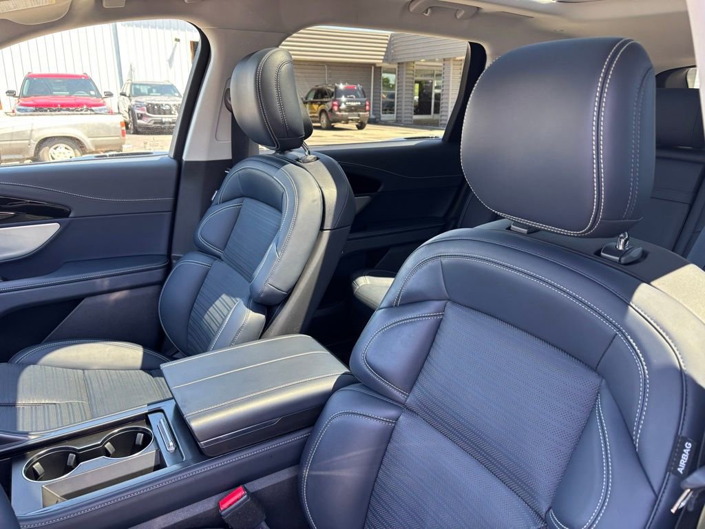 Used 2025 Lincoln Nautilus Reserve AWD/4WD image 4