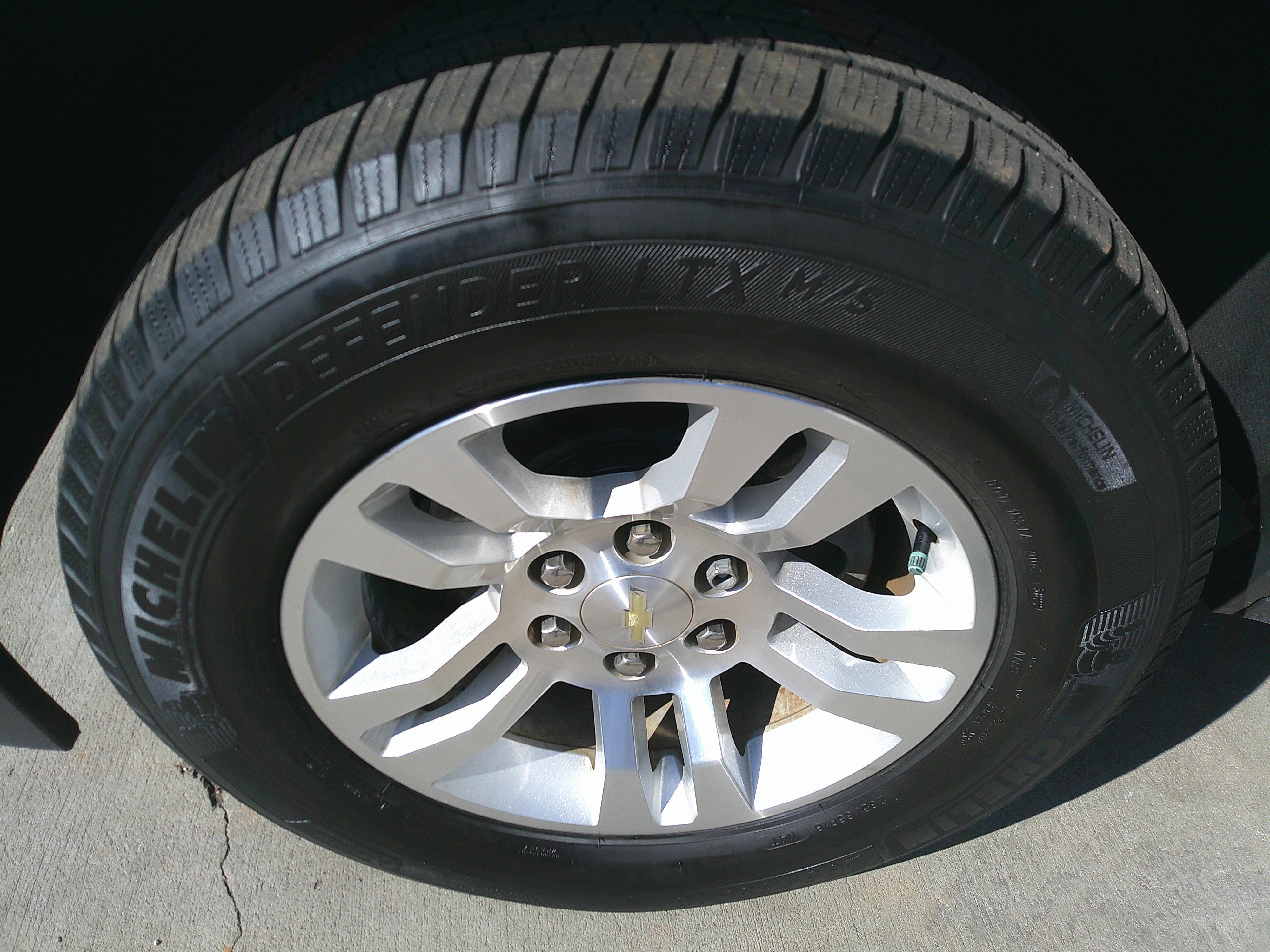 Used 2017 Chevrolet Suburban LT image 16