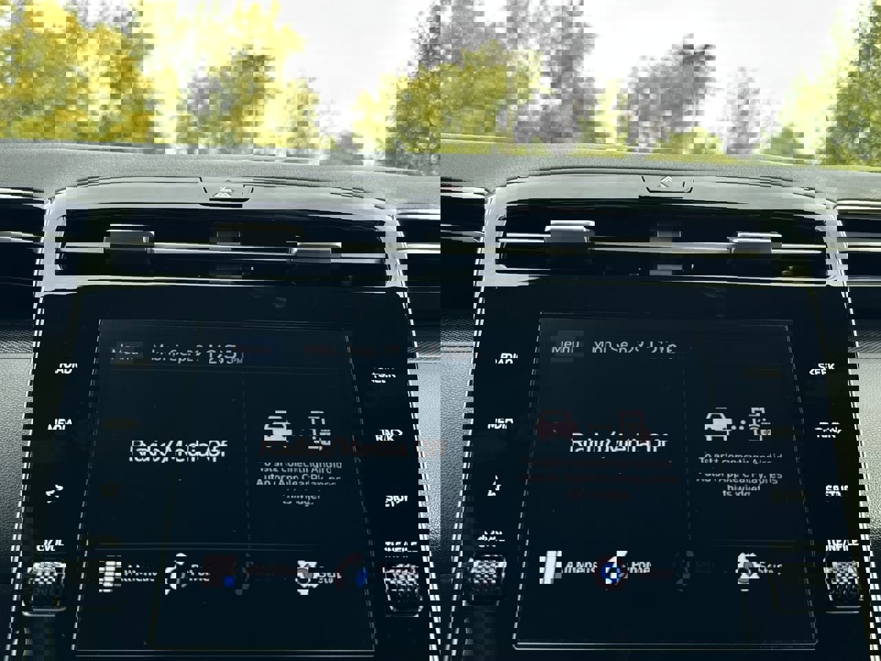 Used 2023 Hyundai Santa Cruz SE image 16