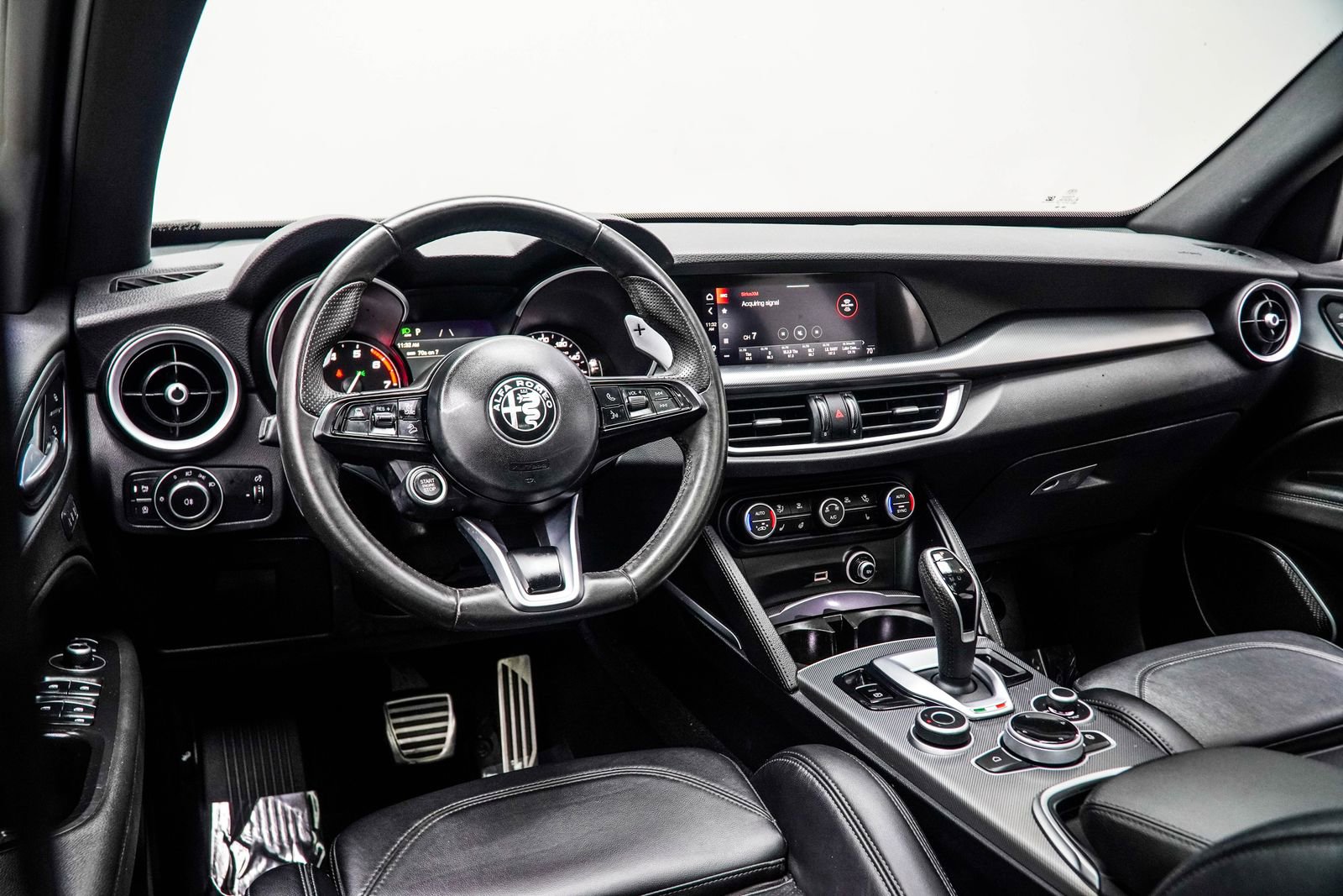 Used 2023 Alfa Romeo Stelvio Veloce image 16