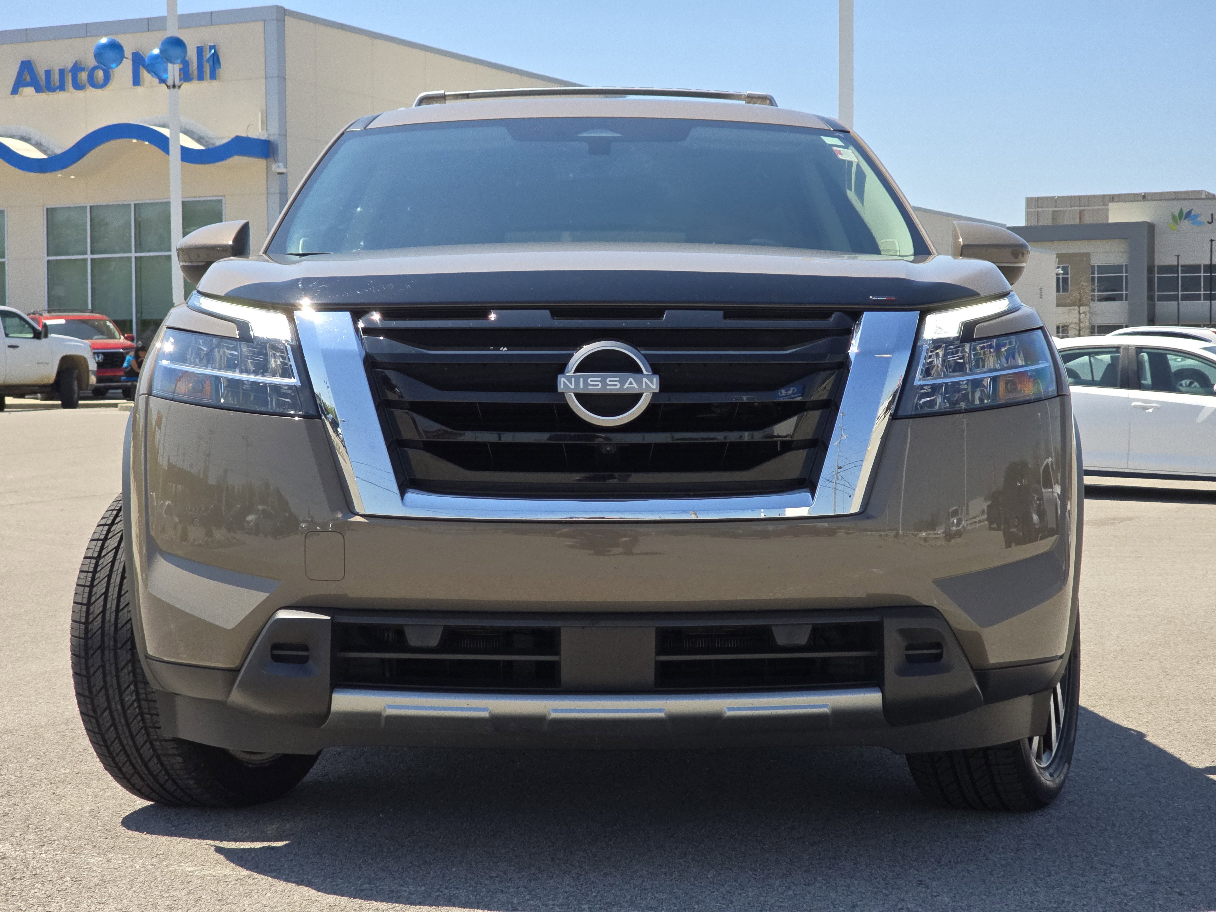 Used 2024 Nissan Pathfinder Platinum image 19