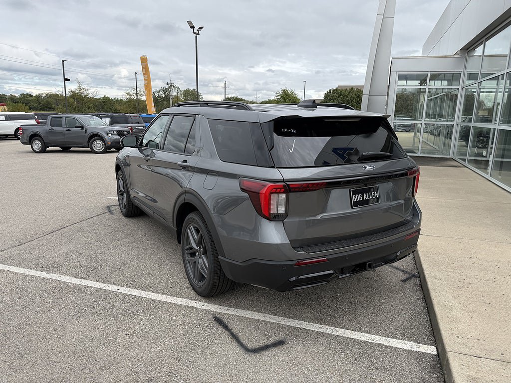 New 2027 Ford Explorer ST-Line w/ Premium Package AWD/4WD image 3