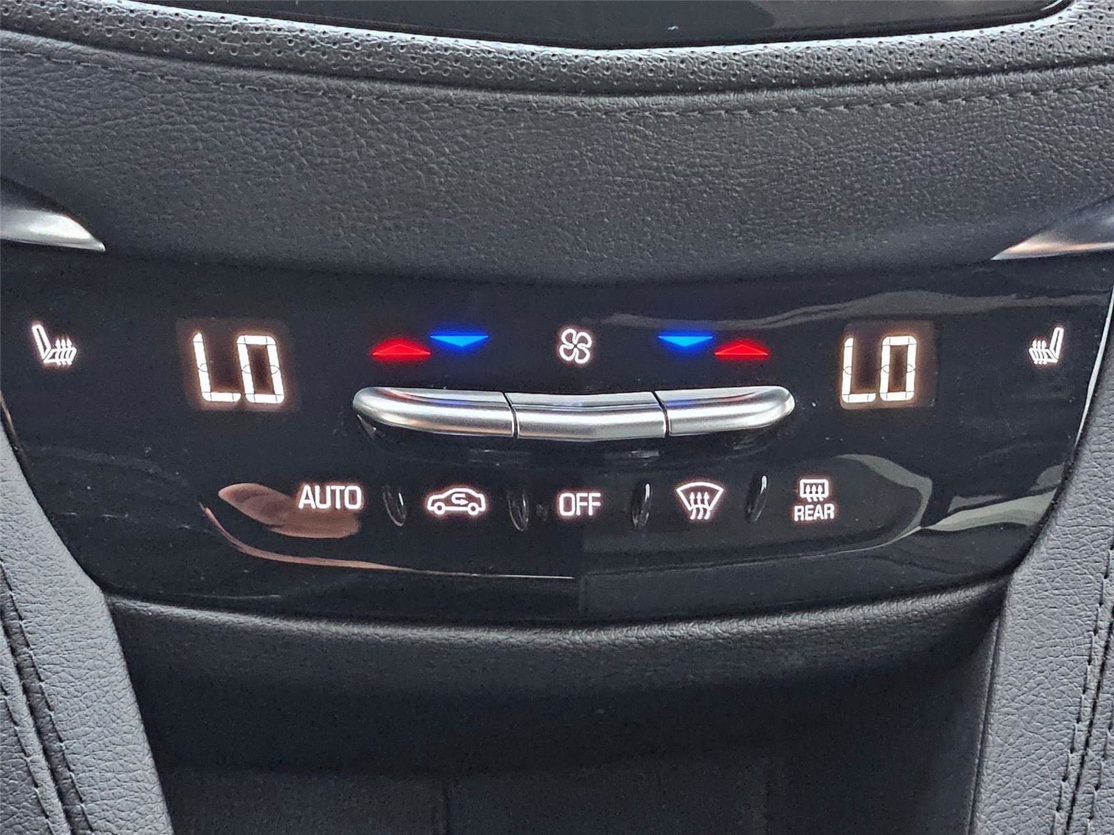 Certified 2025 Cadillac XT5 Premium Luxury AWD/4WD image 19
