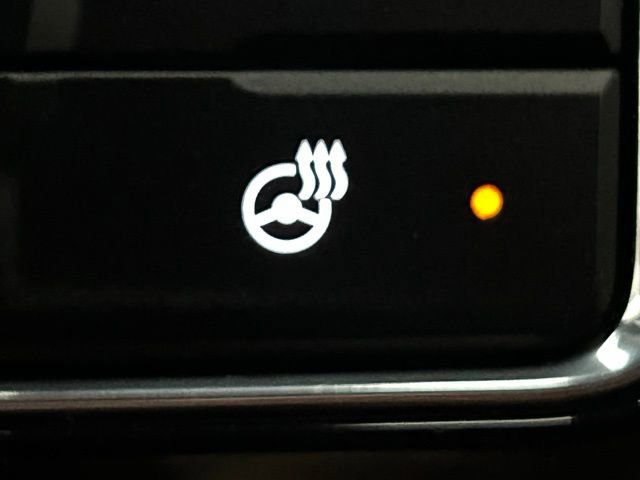 Used 2024 GMC Yukon XL Denali Ultimate image 9