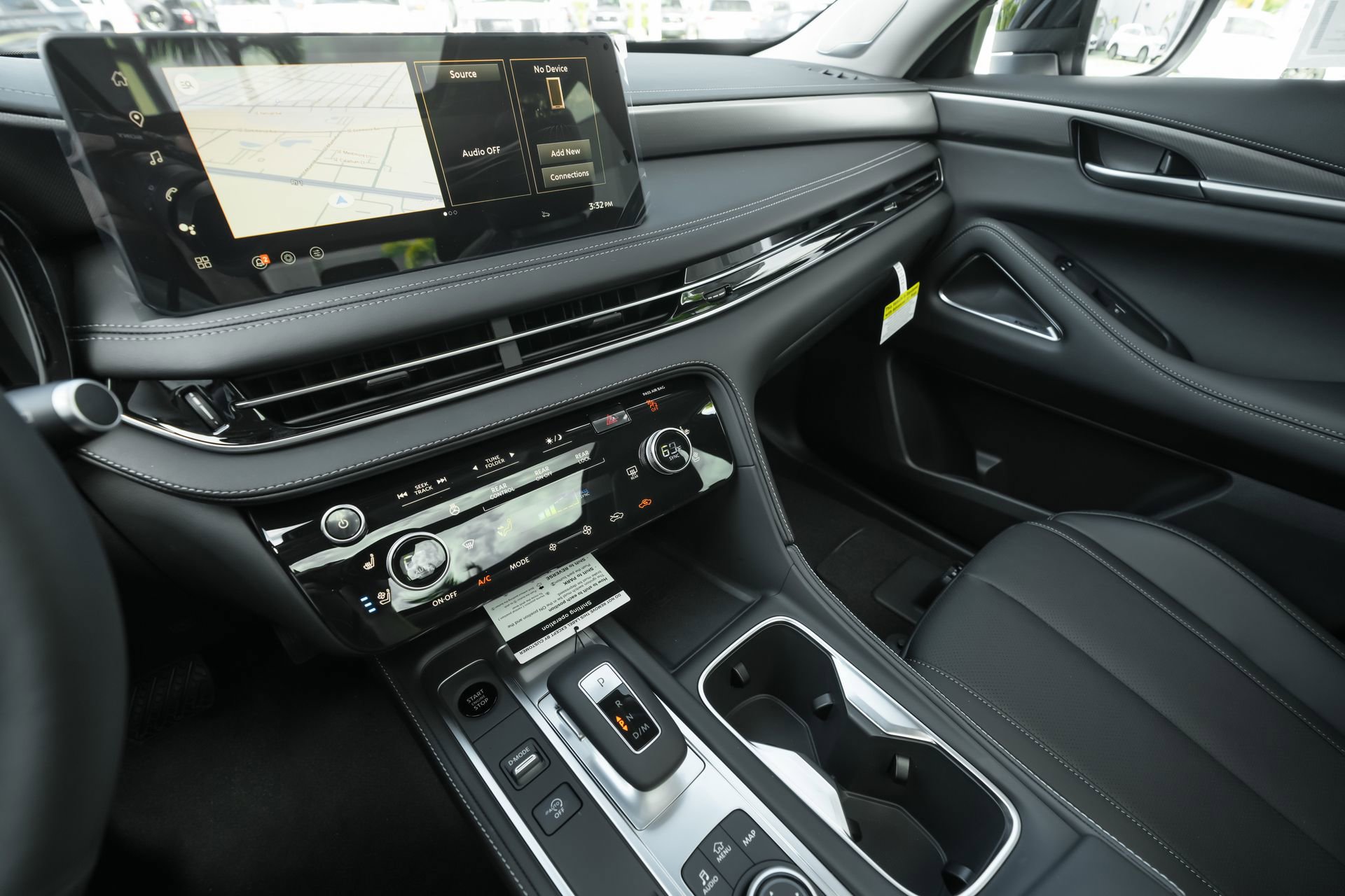 New 2026 INFINITI QX60 Luxe w/ Family Package image 9