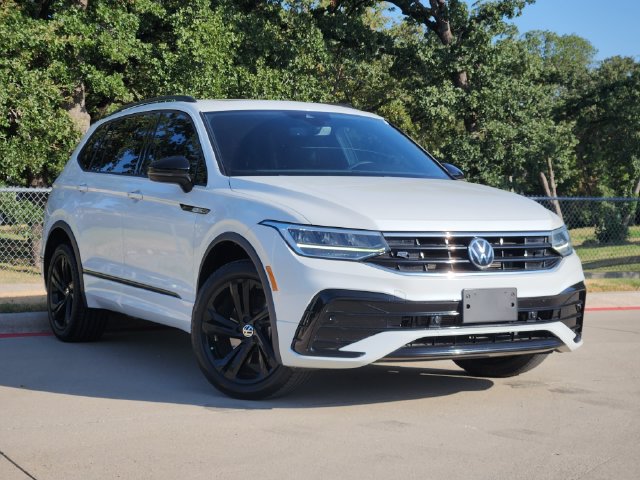 Used 2023 Volkswagen Tiguan SE R-Line FWD image 2