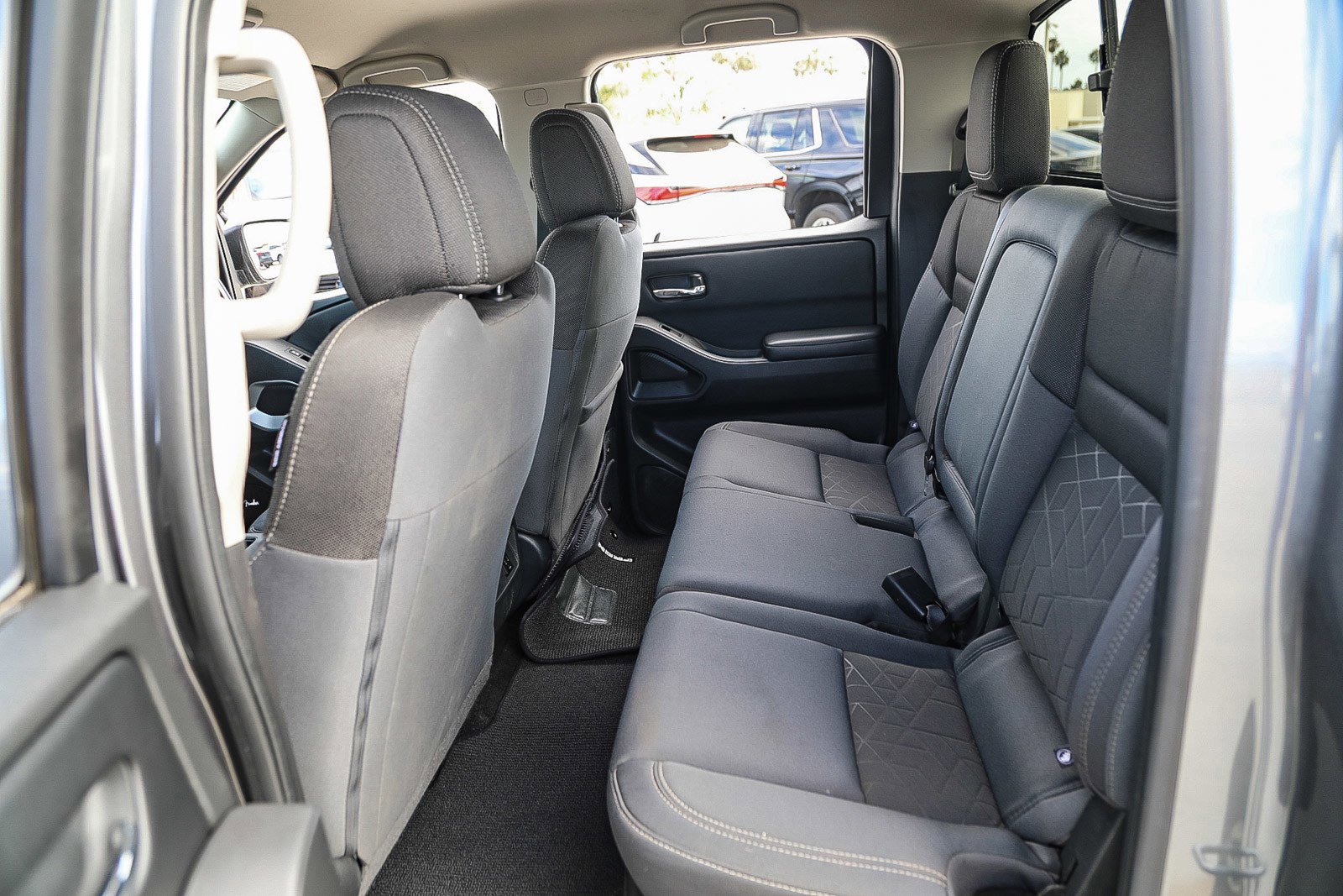 Used 2025 Nissan Frontier SV w/ SV Convenience Package RWD image 18