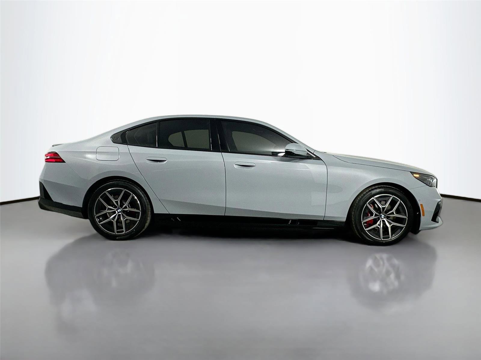 New 2026 BMW i5 eDrive40 w/ M Sport Package RWD image 4