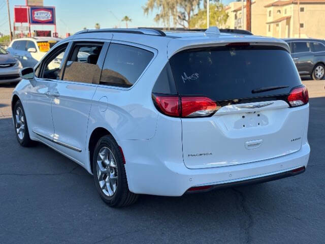 Used 2018 Chrysler Pacifica Limited FWD image 5