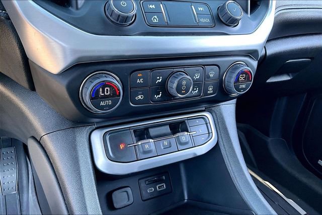 Used 2023 GMC Acadia SLE w/ Driver Convenience Package FWD image 23