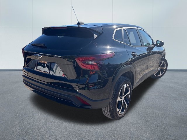 Used 2025 Chevrolet Trax RS w/ Sunroof Package FWD image 4
