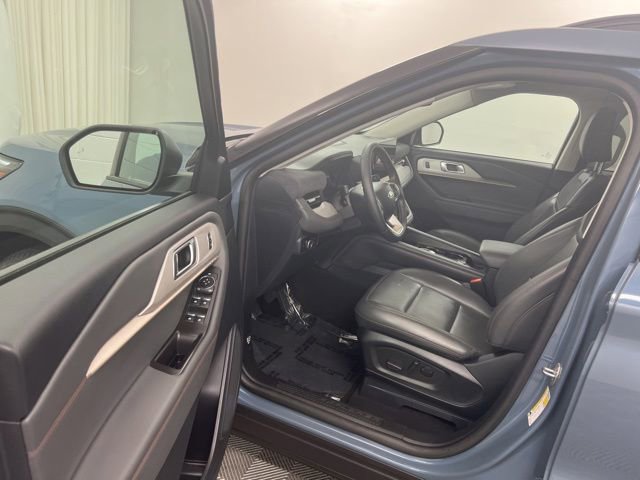 Used 2025 Ford Explorer Active w/ Active Comfort Package AWD/4WD image 13