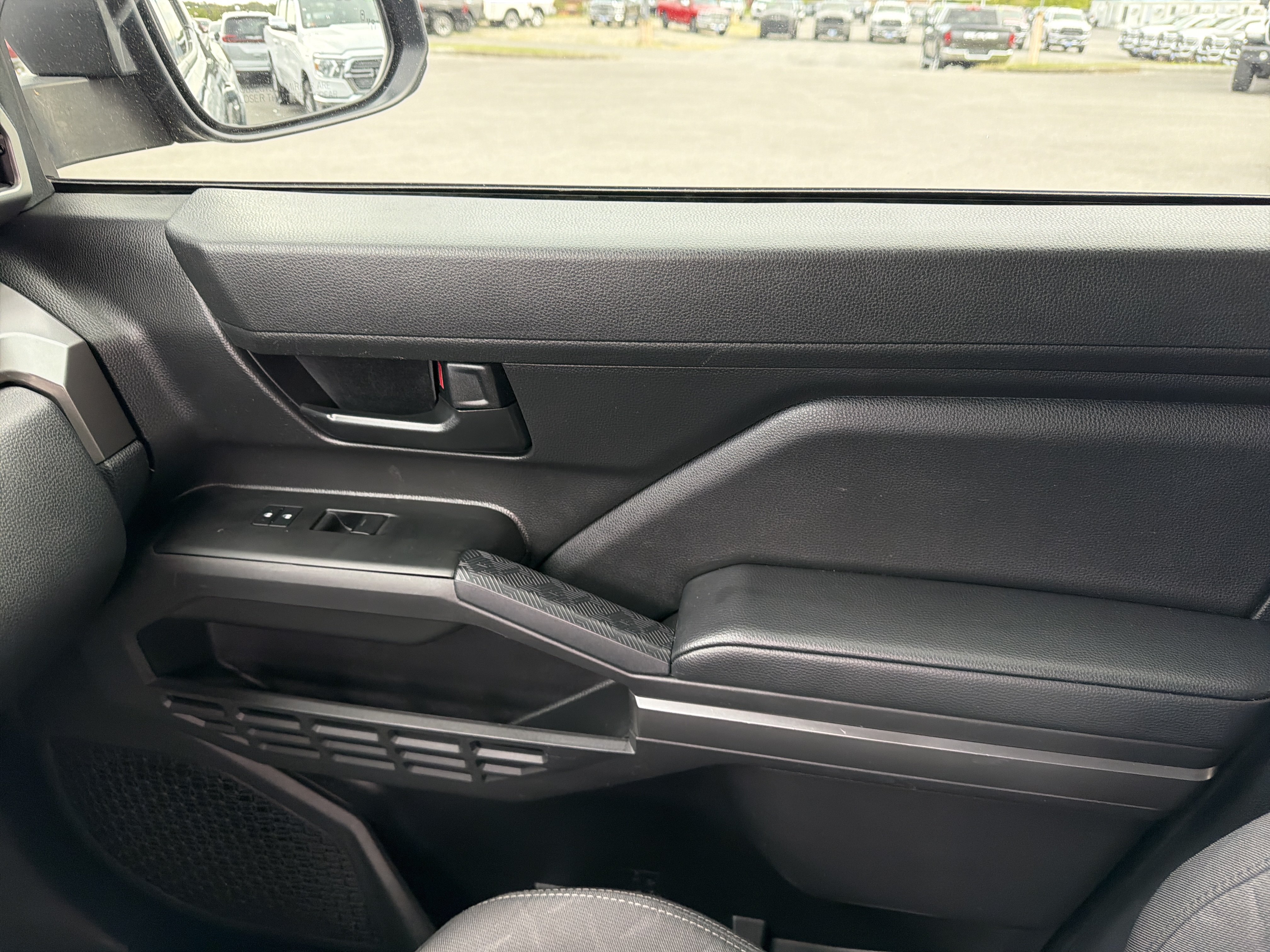 Used 2024 Toyota Tacoma SR5 AWD/4WD image 24
