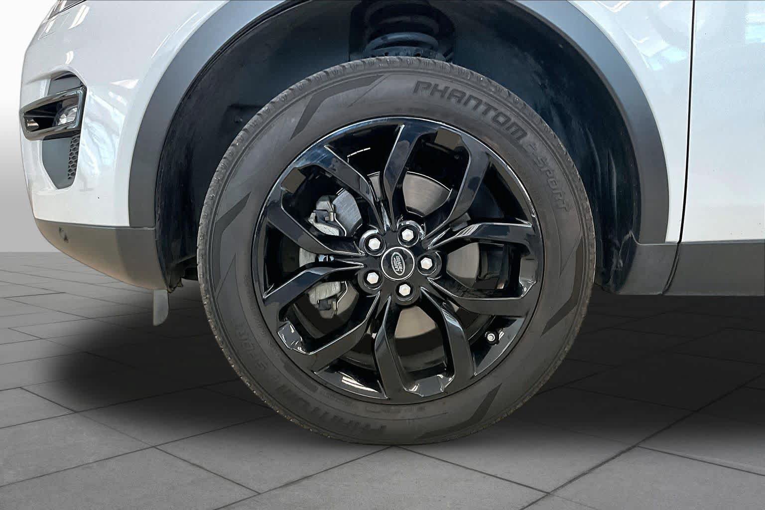 Used 2017 Land Rover Discovery Sport HSE AWD/4WD image 10