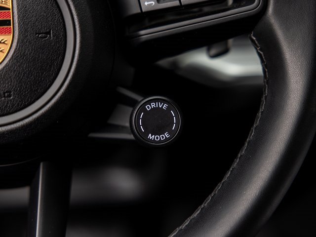 Used 2025 Porsche Cayenne image 48