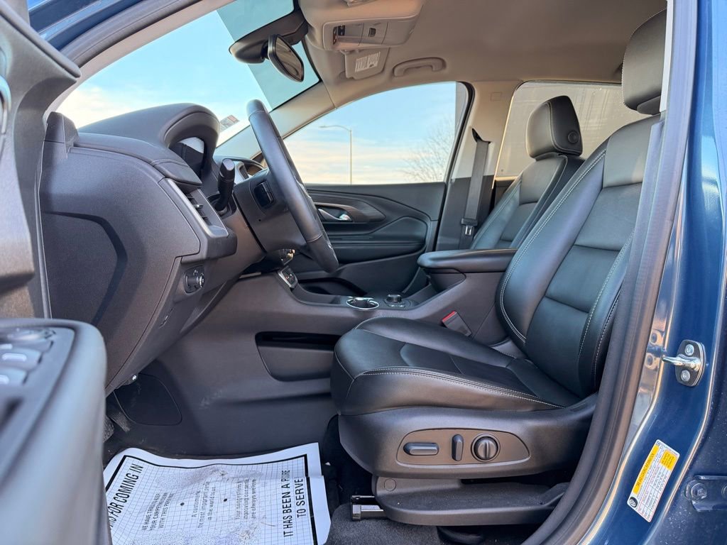 Used 2024 GMC Terrain SLT image 25