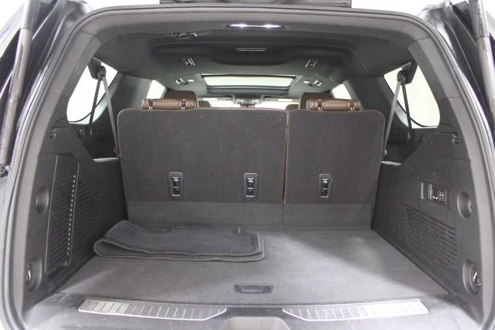 Used 2023 Chevrolet Suburban High Country image 14