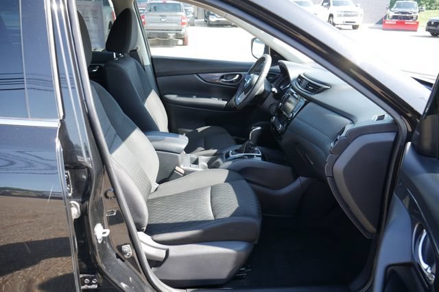 Used 2020 Nissan Rogue SV FWD image 25