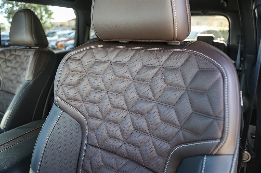 New 2025 Nissan Armada Platinum Reserve image 23