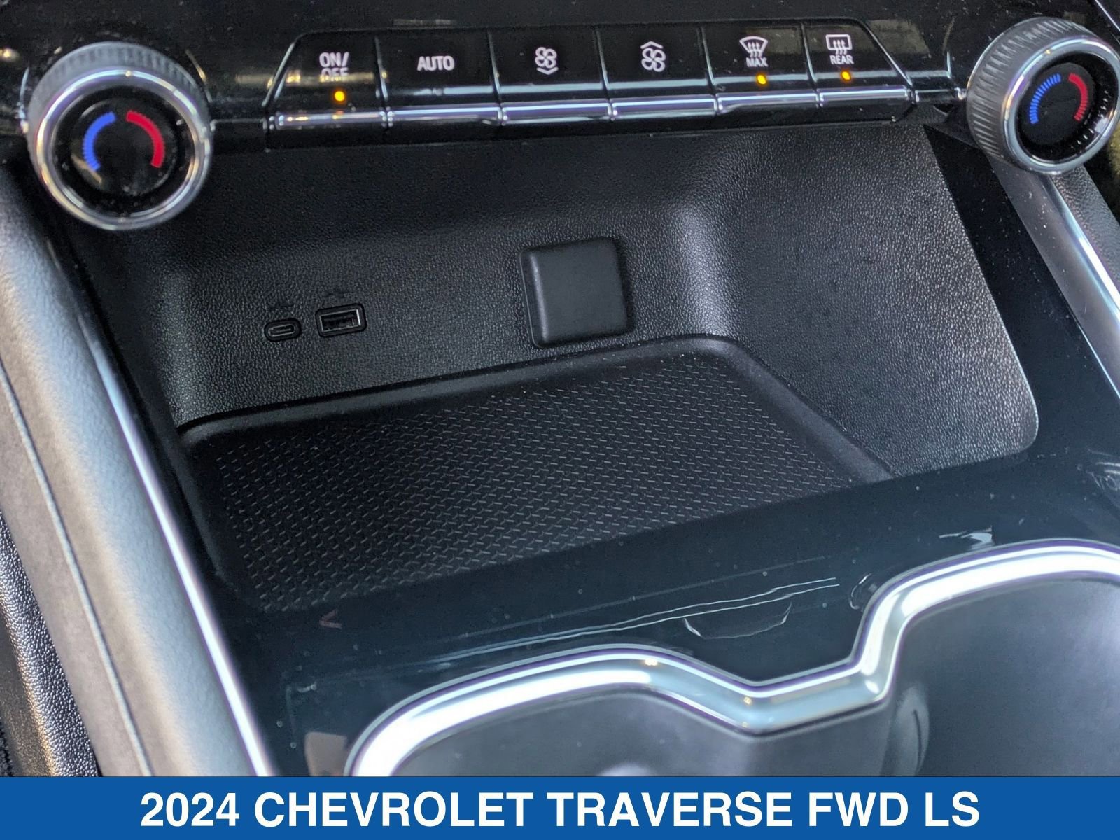 Used 2024 Chevrolet Traverse LS image 28